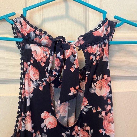 3/20$ Maurice’s ladies large navy floral shorts haulter romper - Picture 4 of 6